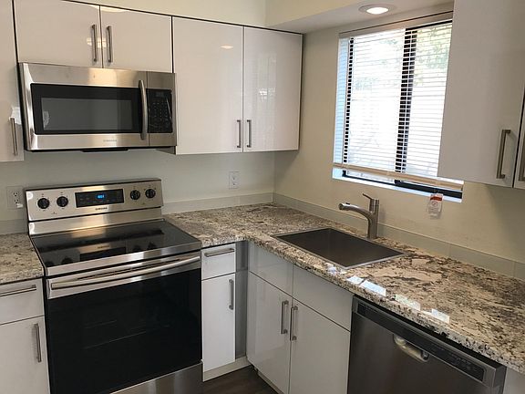 2nd image of 1406 Bellevue Way NE
