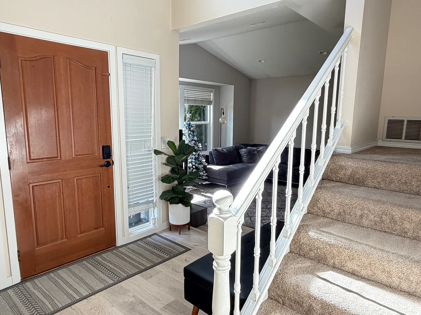 4 bed, 1900 sqft, $3,950 — Photo 3