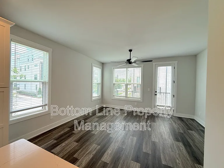 607 W Tremont Ave — Photo 5