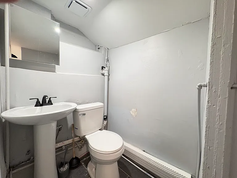 563 Avenue A #C — Photo 6