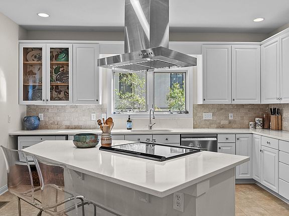 4th image of 2730 Old Oak Walk