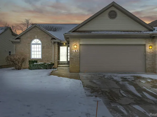 165 Winding Brk, Walled Lake, MI 48390