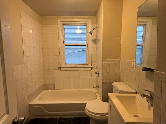 4th image of 16 Willoughby St #1L
