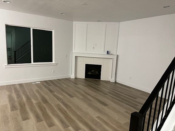 3rd image of 213 W Sicula Rd