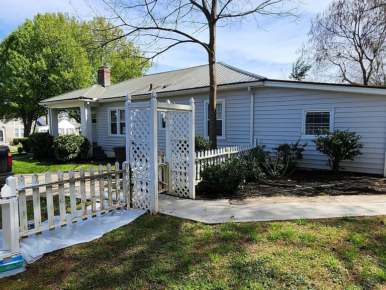 204 Westhampton Ave — Photo 6