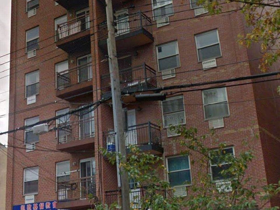 1st image of 13806 35th Ave APT 4