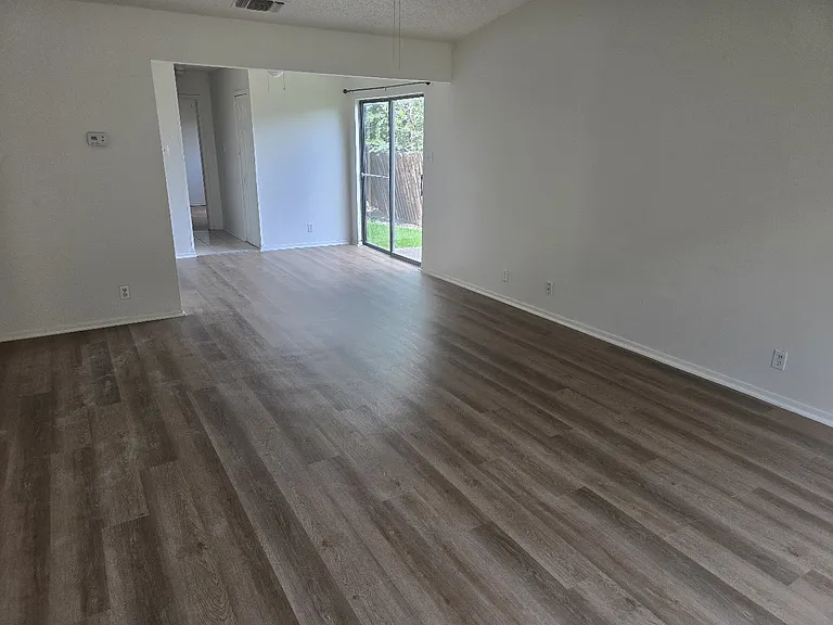 7906 Falcon Ridge Dr — Photo 3