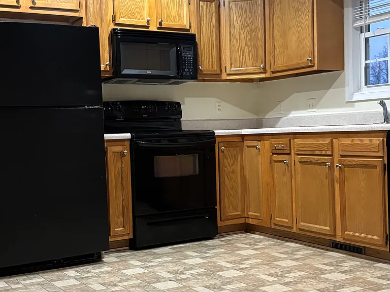 102 Jeremiah Ct — Photo 3