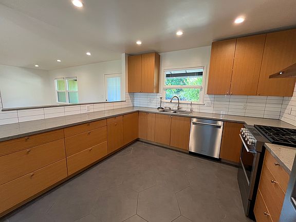 2nd image of 682 Stonehurst Dr
