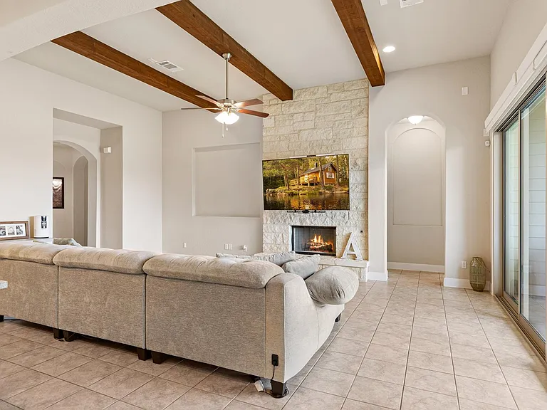 270 Lilly Blf — Photo 3