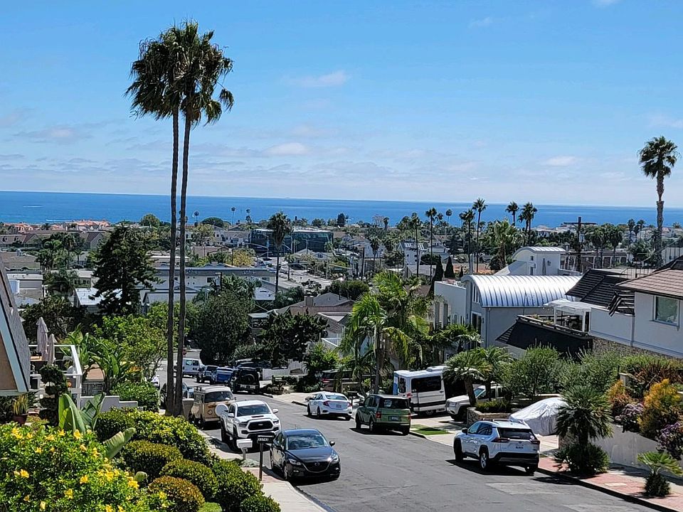 Front deck ocean view of Dana Point Harbor, gas BBQ hook up. Spacious deck with room for a grill and table and chairs or lounge furniture.