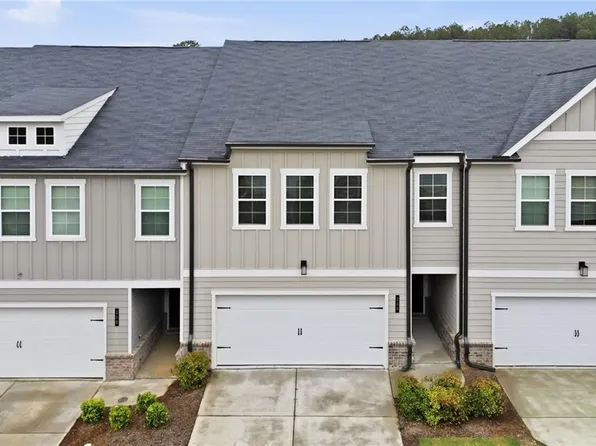 230 Point Place Dr, Loganville, GA 30052