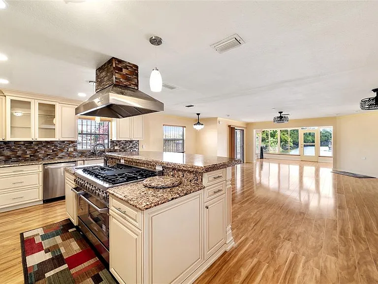 5330 Kings Ct — Photo 14