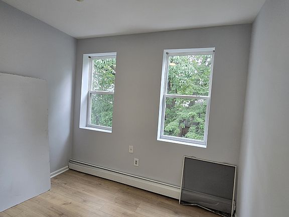 4th image of 1305 Clay Ave Floor 3