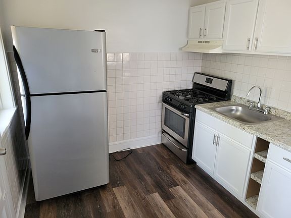 4th image of 6658 N Rockwell St #3S