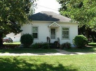 513 SW 1st St, Madison, SD 57042