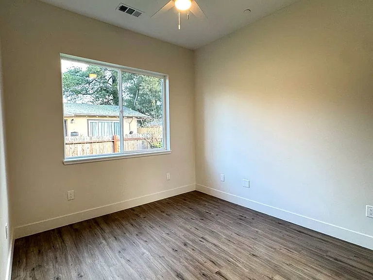 574 Marin Ave — Photo 7