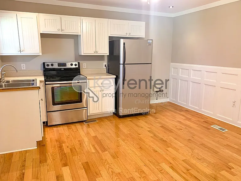 115 N Larchmont Ave #B — Photo 2