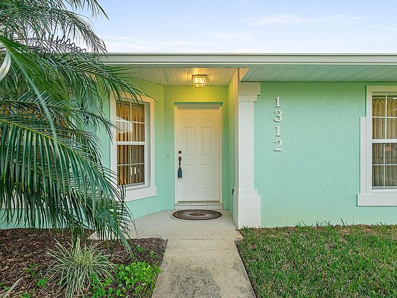 2nd image of 1312 Travelers Palm Dr