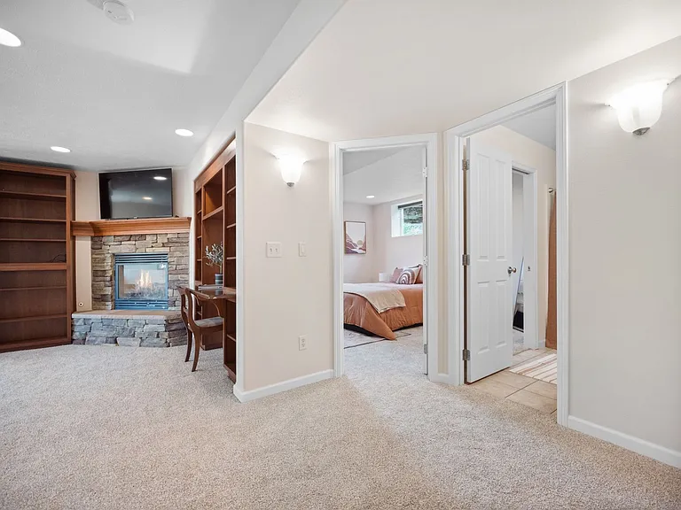 305 S Shelley — Photo 48