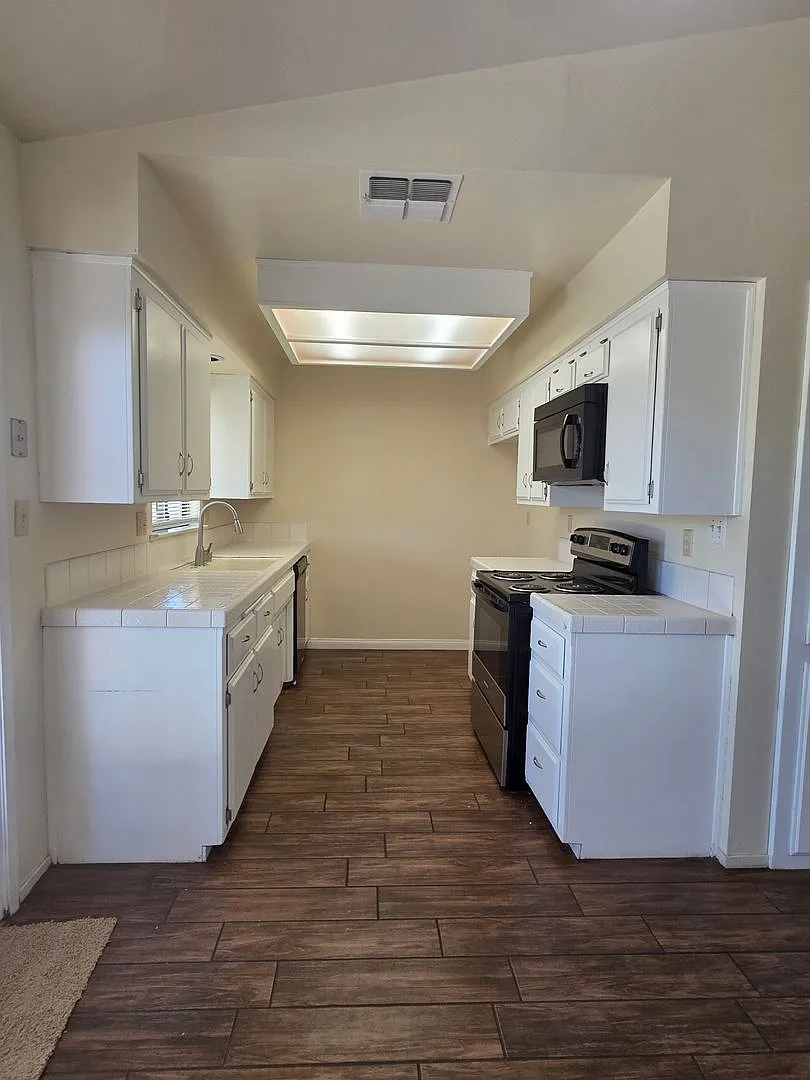 1012 Orangewood St. - House — Photo 4
