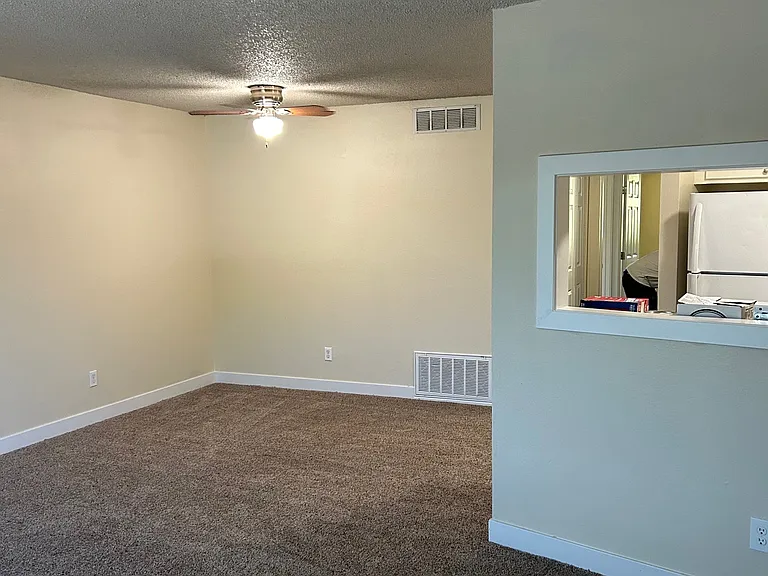 Courtview Apartments — Photo 8