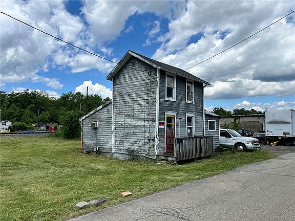 4th image of 315-319 Blackburn St