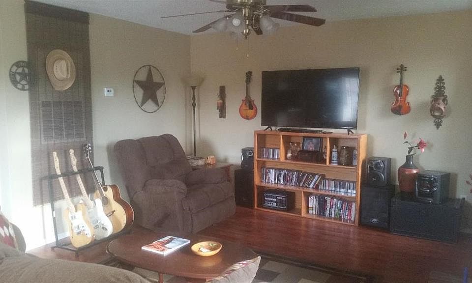 1st image of 418 Garland Dr APT 215