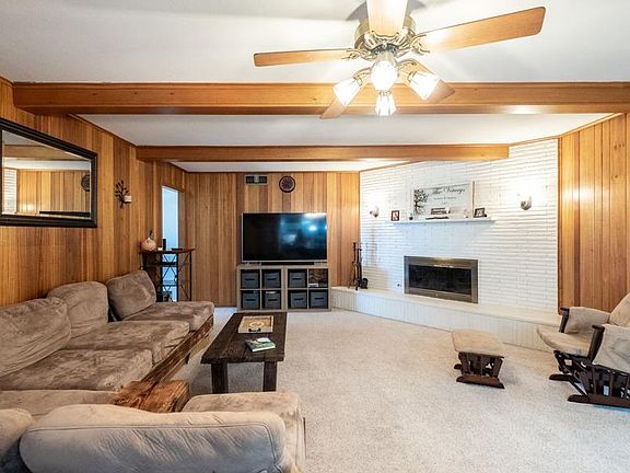 3rd image of 1104 S Aspen Ave