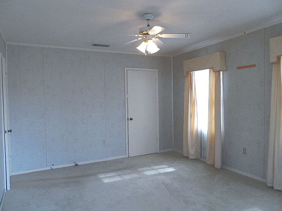 4th image of 618 Robinson St