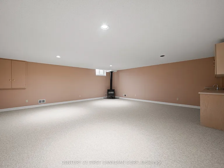 90 Ontario St S #12 — Photo 26
