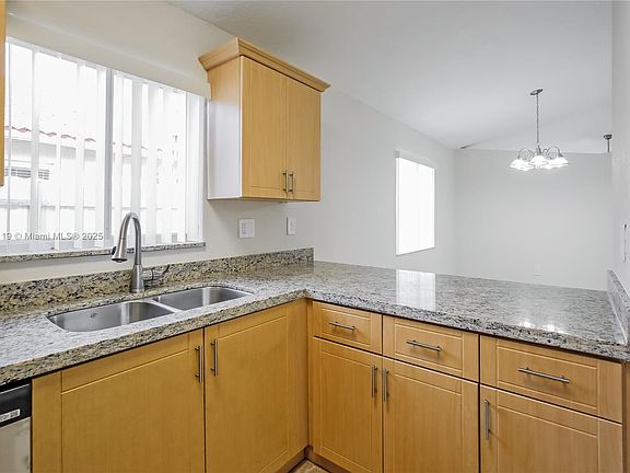 5th image of 12685 NW 99th Pl