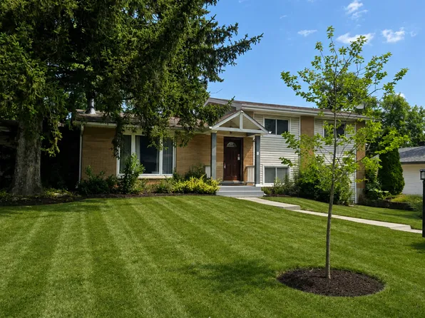 1534 Sequoia Ln, Darien, IL 60561