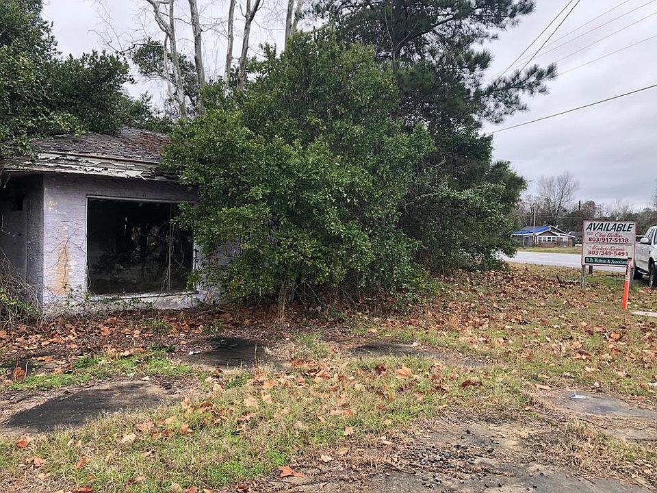 2nd image of 970 Main St S