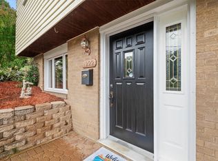 1222 Vivjon Dr, Homestead, PA