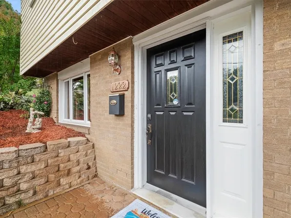 1222 Vivjon Dr, Homestead, PA 15120