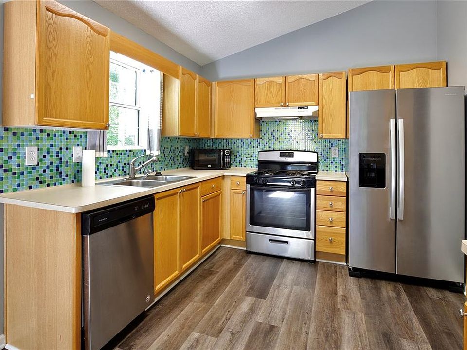2nd image of 409 Johnstons Dr