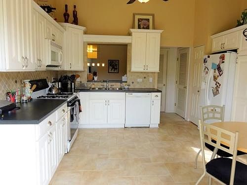 15x14 Kitchen with Two Full Size Pantries