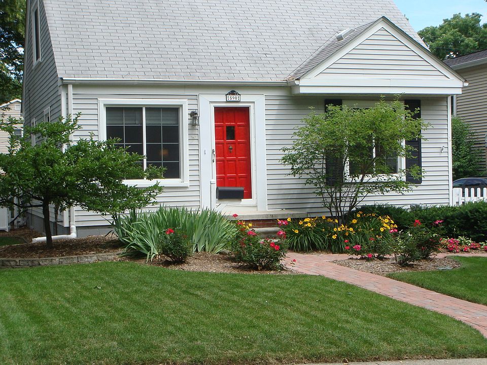 1st image of 590 Blunk St