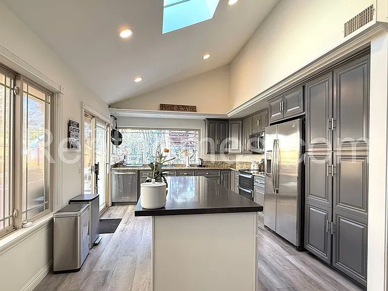 10990 Red Rock Dr — Photo 6