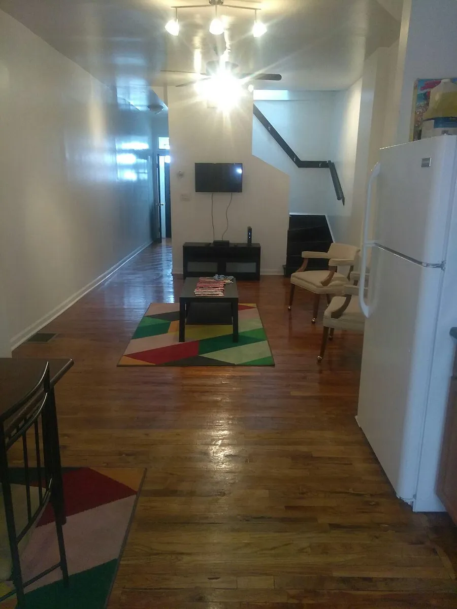 Building Photo - 1835 N Montford Ave #3
