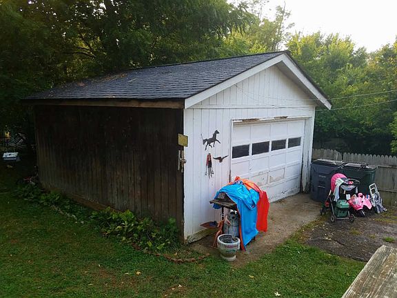 4th image of 208 Elmwood Dr