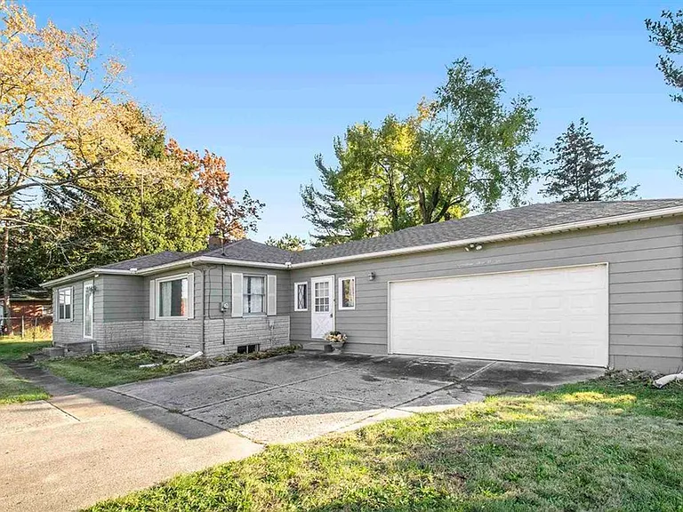 17306 Douglas Rd — Photo 2