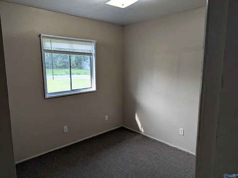 204 Carolyn Ln — Photo 6