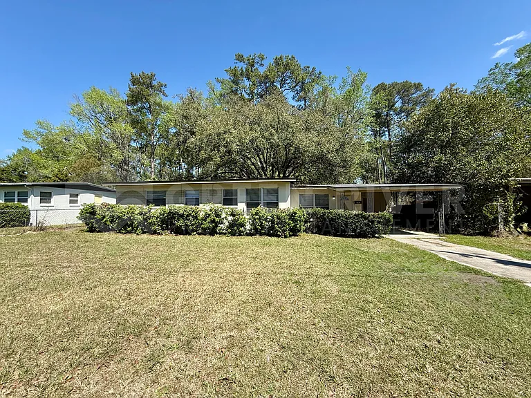 7963 Le Mans Dr — Photo 3