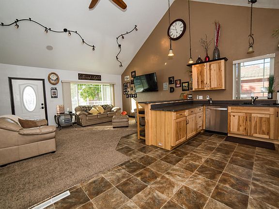 5th image of 309 Riverview Dr E