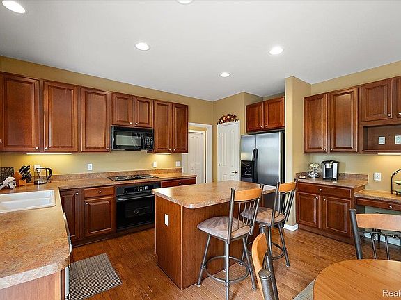 3rd image of 1885 Avon Glen Ln