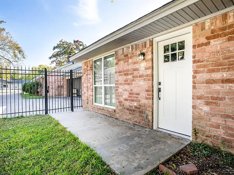 9026 Carousel Ln #B — Photo 3