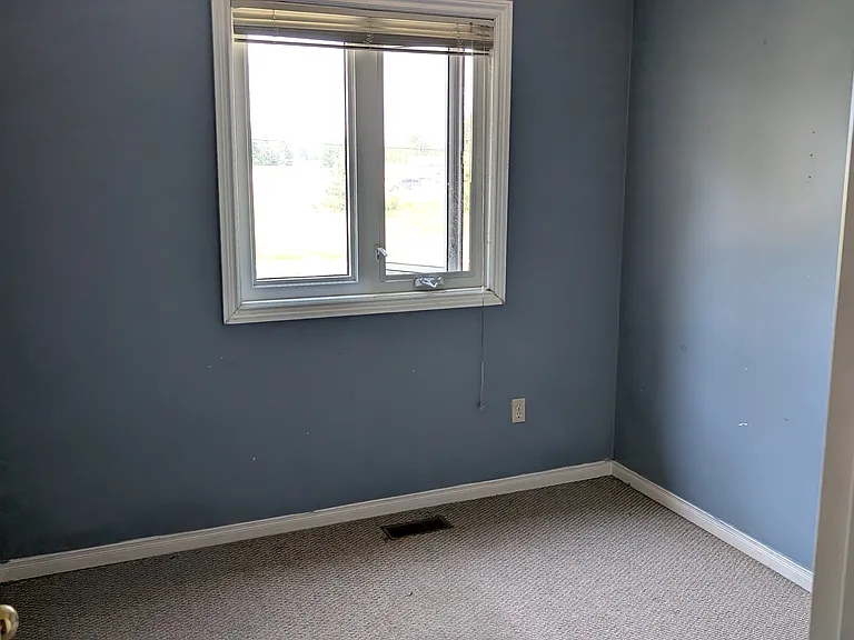 302 College Ave W — Photo 6