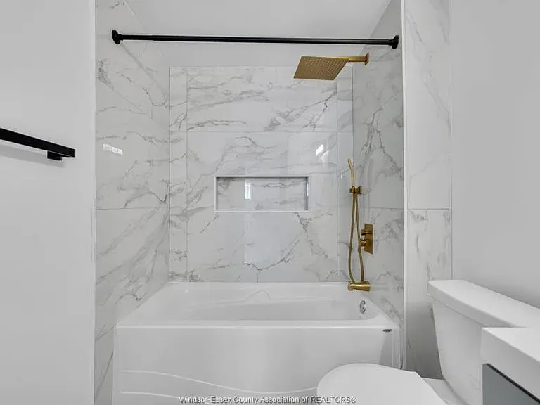 928 Lacasse Blvd — Photo 5